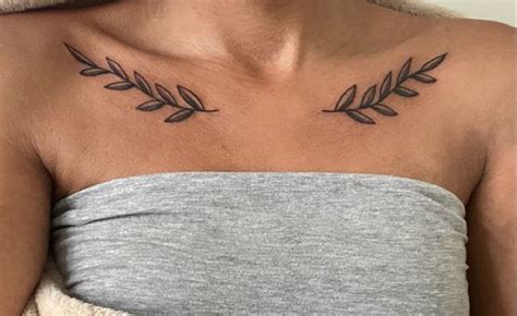 tatuajes de pecho mujer|Tatuajes de mujer en el pecho